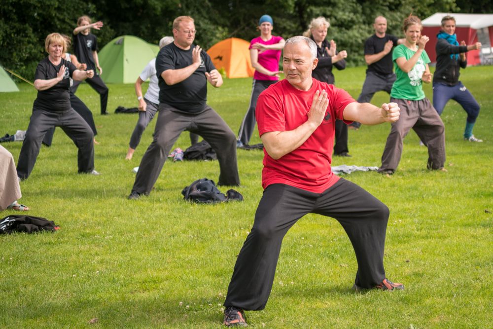 F&aelig;lles Tai Chi-tr&aelig;ning udend&oslash;rs